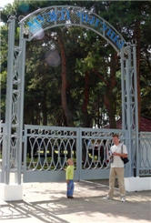 Музей ЧЫГУНКI. Ограничились осмотром того, что видно за забором :-)