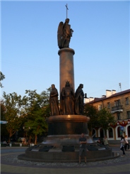 Памятник 1000-летия Бреста (возведен в 2009 году, высота 35 метров)