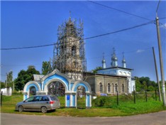 В 1998г. в храме начались богослужения и реставрационные работы