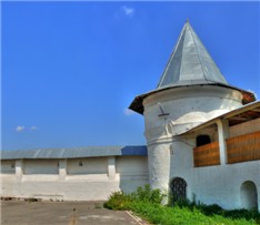 На территории Белопесоцкого монастыря